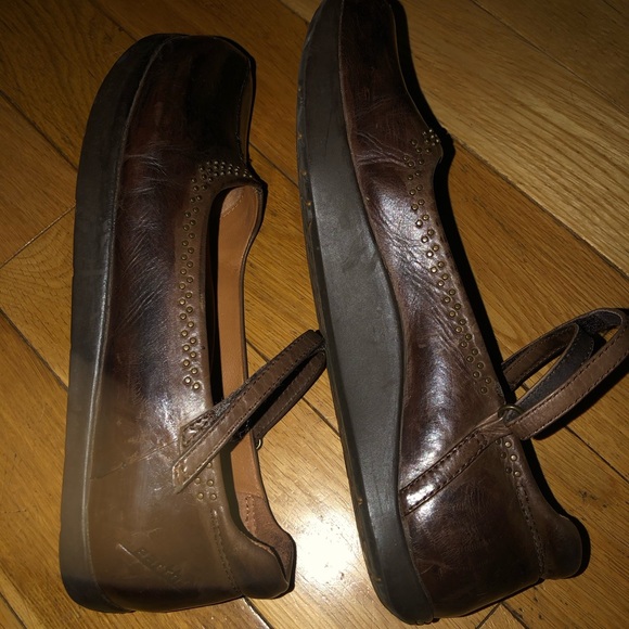 Earth Women's Brown Mary Jane Flats - Picture 7 of 8